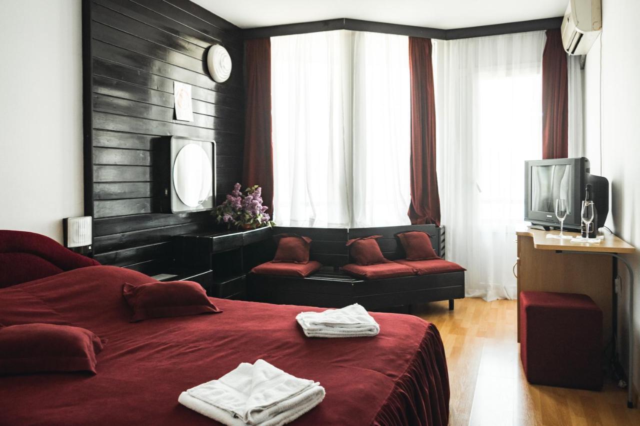 דונג'י מלינובאץ' Hotel Lepenski Vir מראה חיצוני תמונה