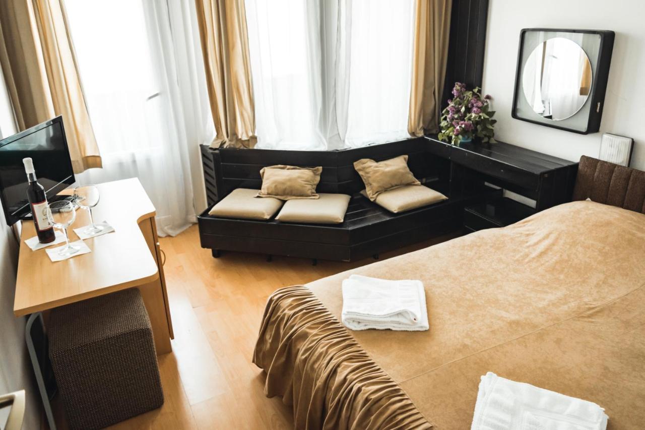 דונג'י מלינובאץ' Hotel Lepenski Vir מראה חיצוני תמונה
