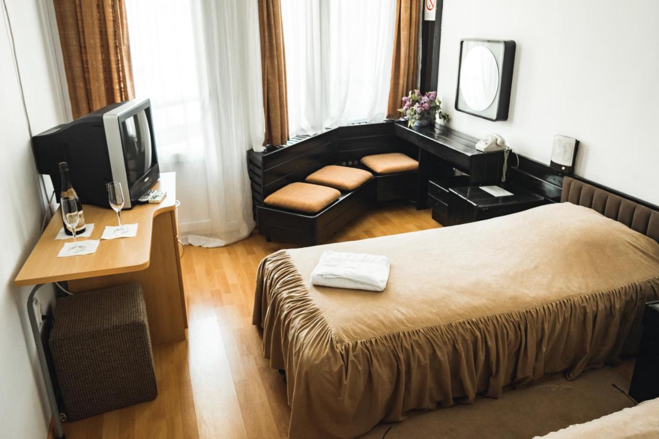 דונג'י מלינובאץ' Hotel Lepenski Vir מראה חיצוני תמונה
