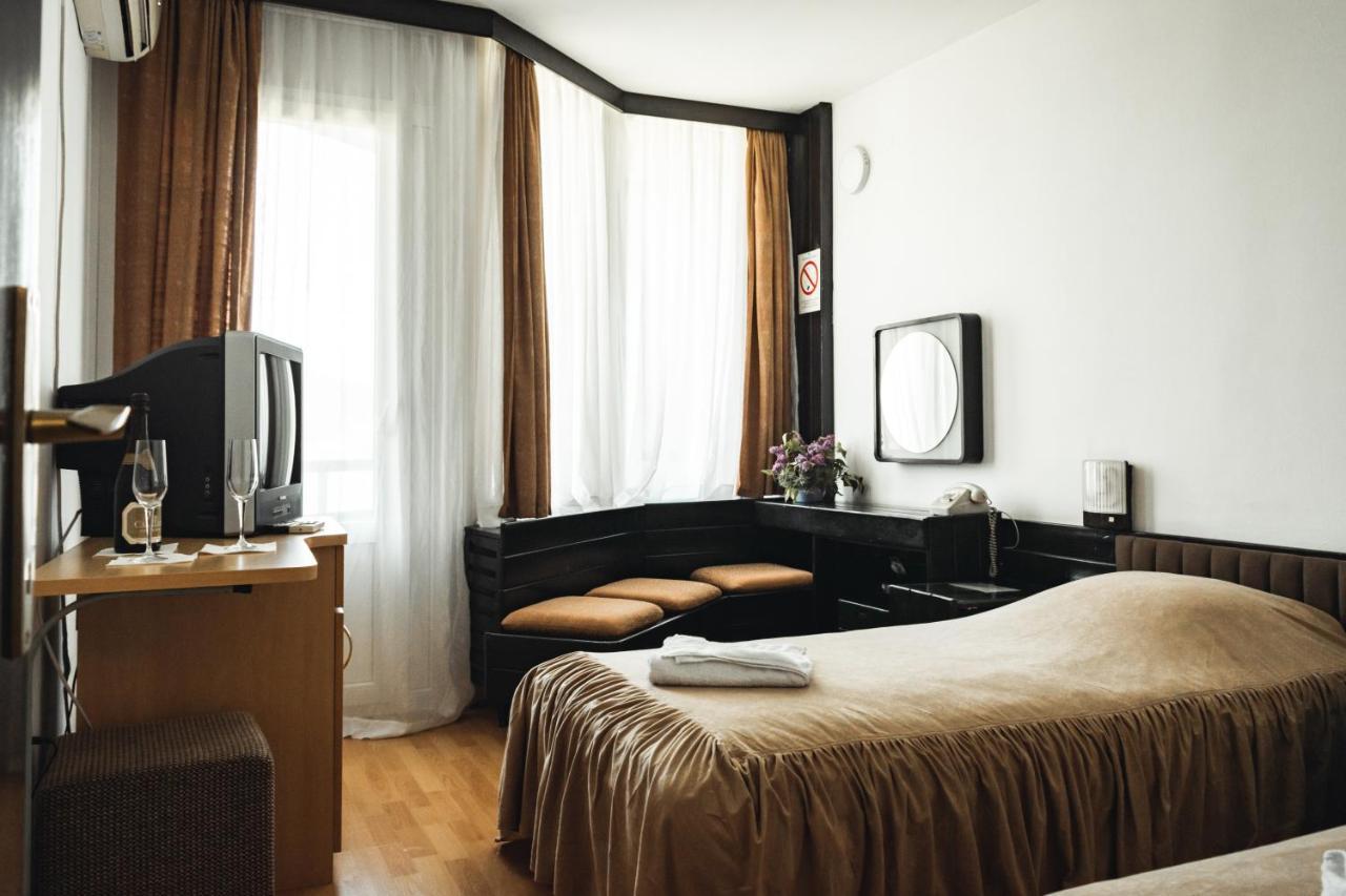 דונג'י מלינובאץ' Hotel Lepenski Vir מראה חיצוני תמונה