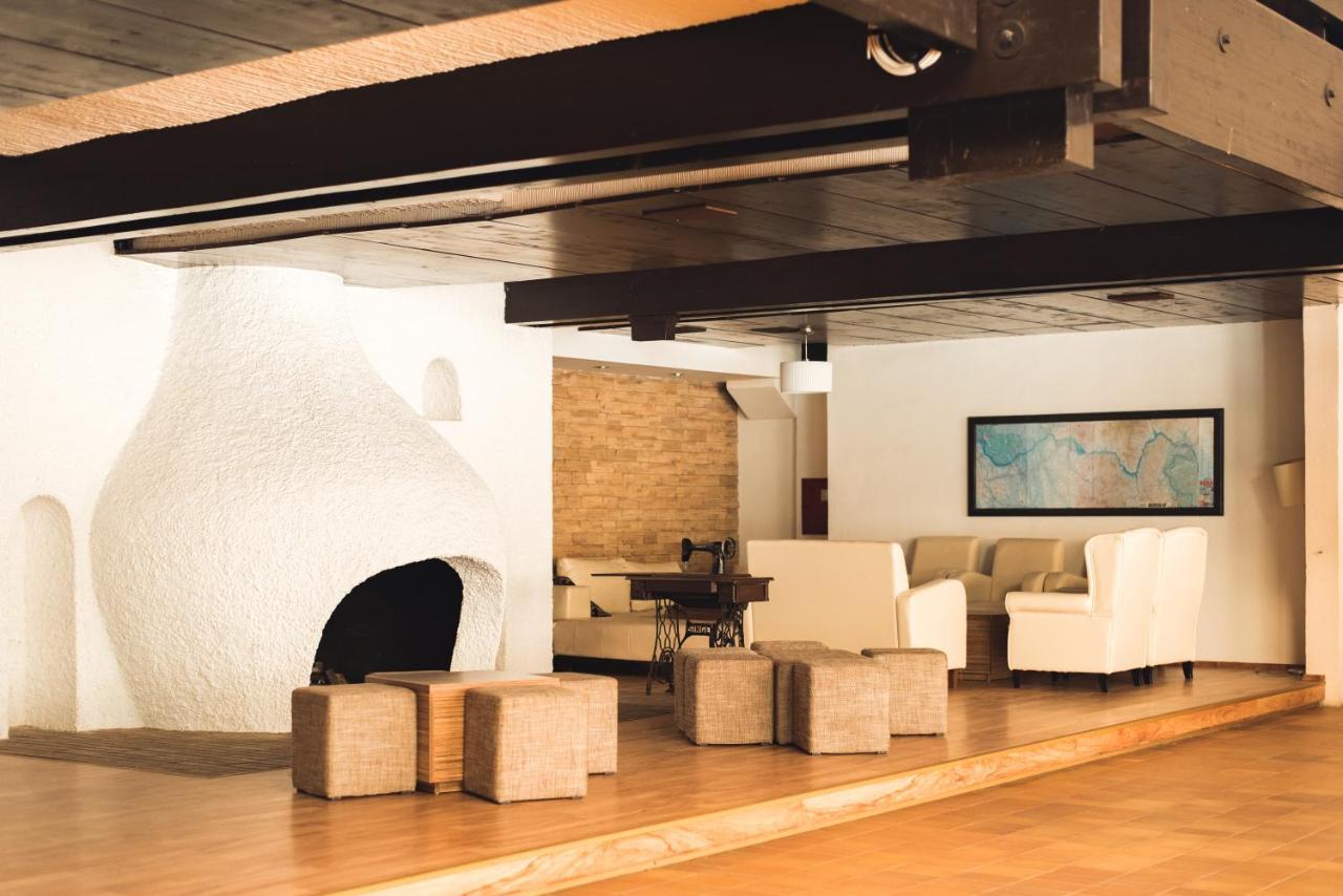 דונג'י מלינובאץ' Hotel Lepenski Vir מראה חיצוני תמונה