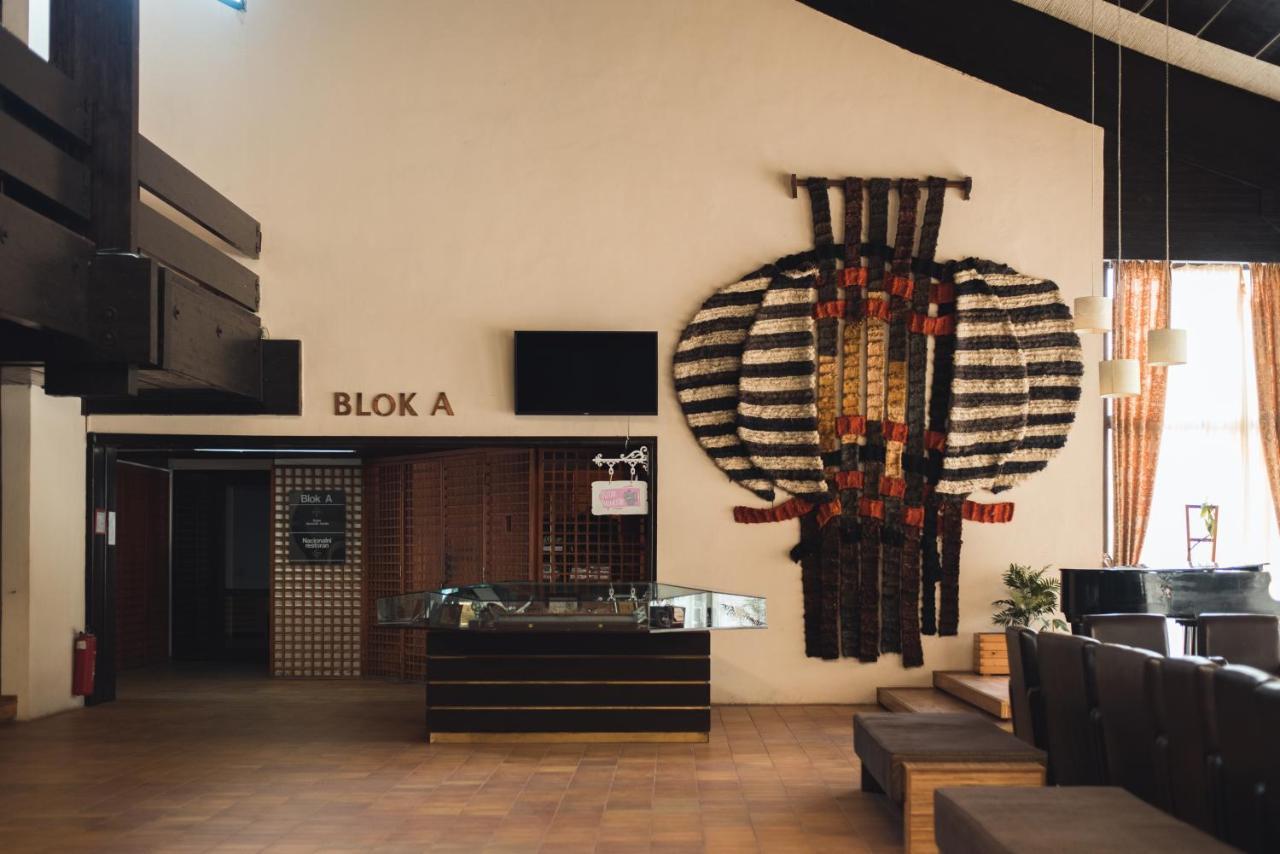דונג'י מלינובאץ' Hotel Lepenski Vir מראה חיצוני תמונה