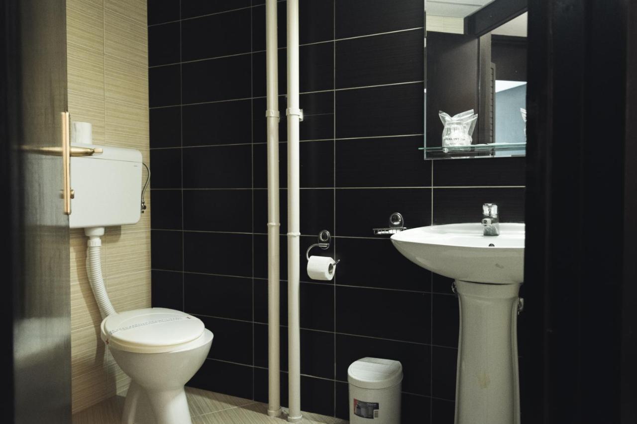 דונג'י מלינובאץ' Hotel Lepenski Vir מראה חיצוני תמונה