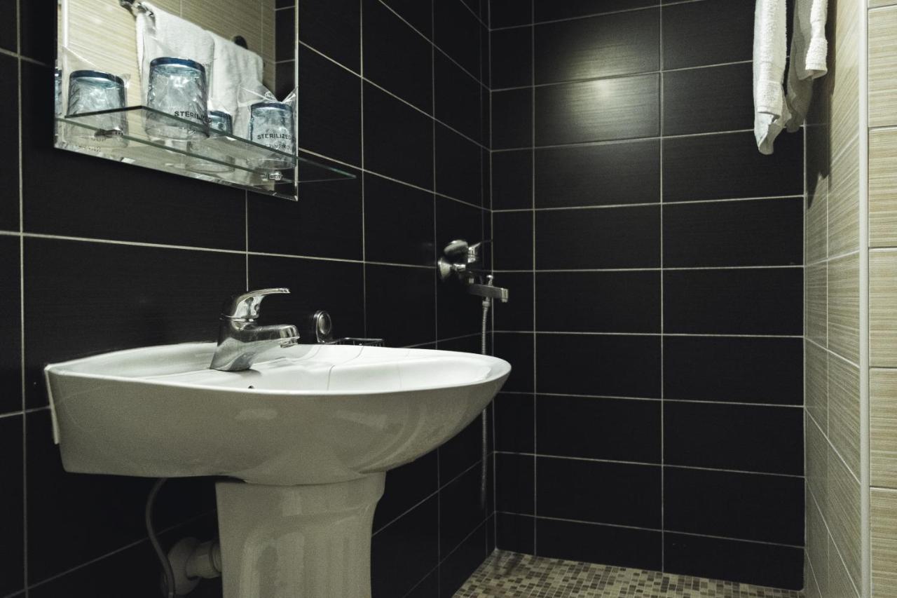 דונג'י מלינובאץ' Hotel Lepenski Vir מראה חיצוני תמונה
