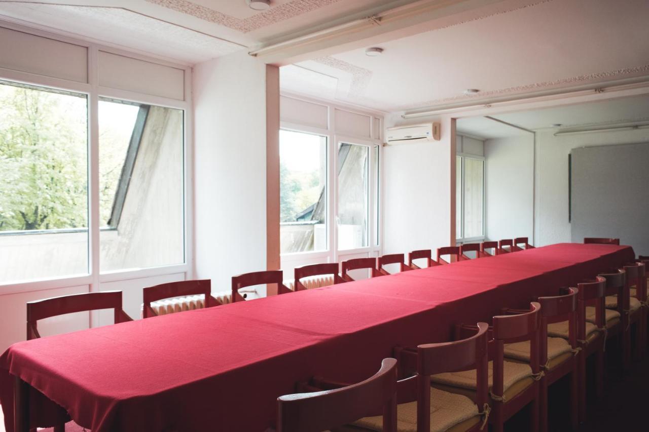 דונג'י מלינובאץ' Hotel Lepenski Vir מראה חיצוני תמונה